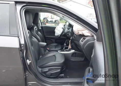 2018 Jeep Compass Latitude 4X4 from USA, damaged, VIN 3C4NJDBB9JT366682